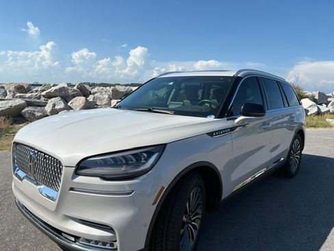 Used 2020 Lincoln Aviator Reserve w/ Equipment Group 201A RWD image 8