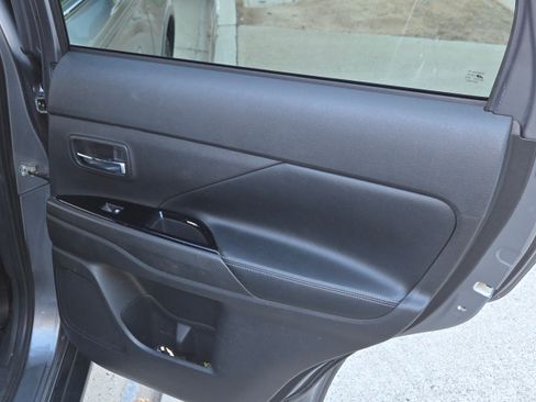 Used 2017 Mitsubishi Outlander SEL image 11