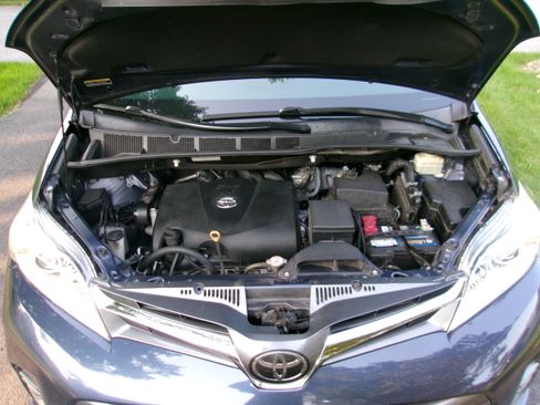 Used 2018 Toyota Sienna XLE Premium FWD image 9