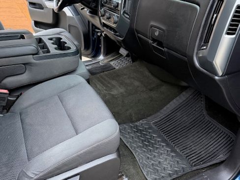 Used 2017 Chevrolet Silverado 1500 LT w/ LT Convenience Package RWD image 10