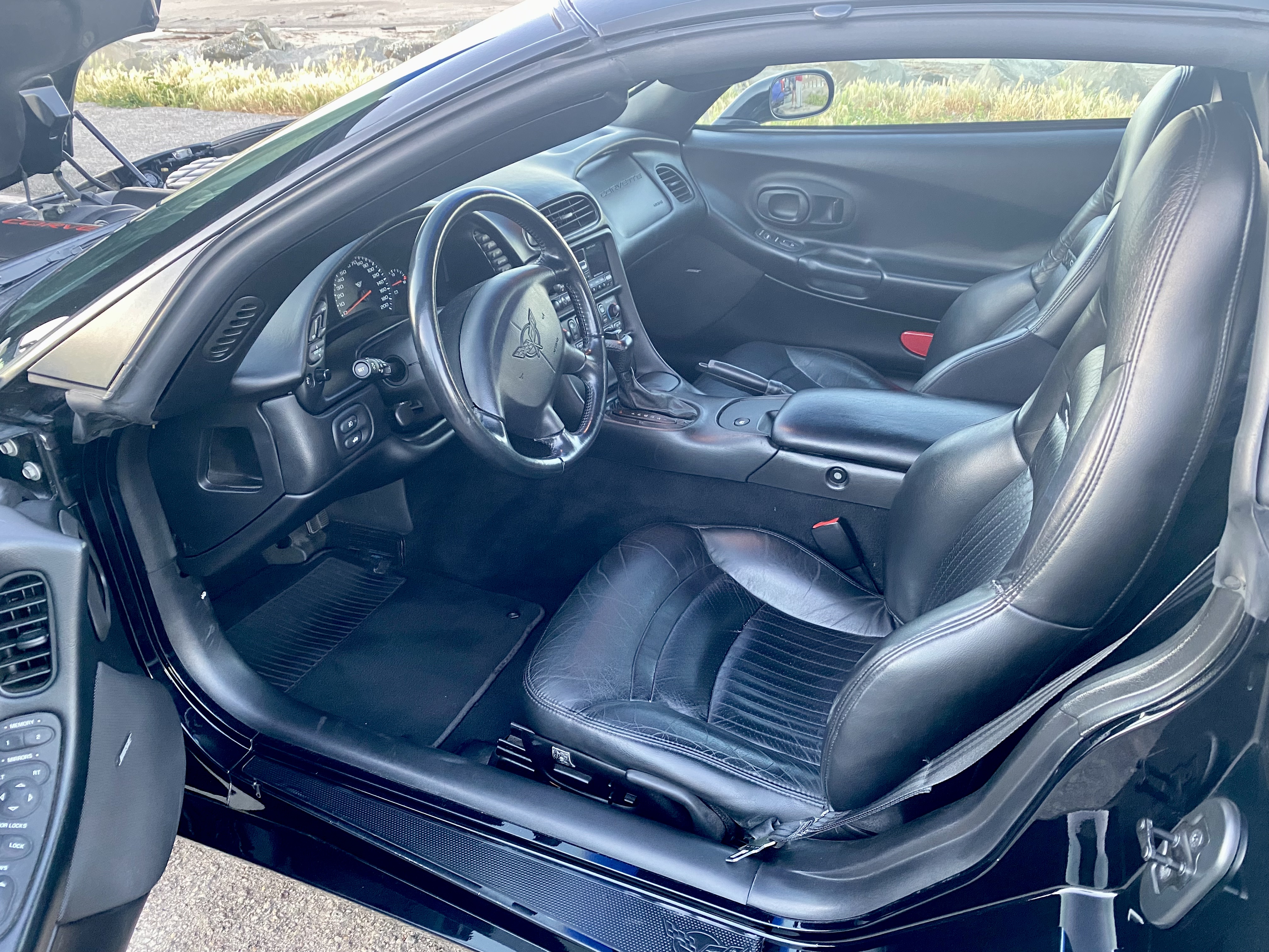 Used 2000 Chevrolet Corvette Coupe w/ Memory Pkg RWD image 6
