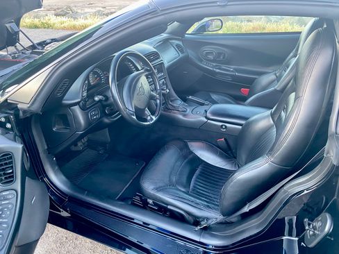 Used 2000 Chevrolet Corvette Coupe w/ Memory Pkg RWD image 6