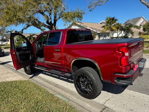 Used 2021 Chevrolet Silverado 1500 High Country w/ Technology Package image 18