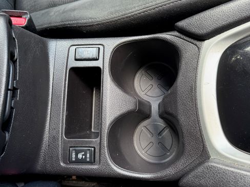 Used 2015 Nissan Rogue SV w/ SV Premium Package image 30