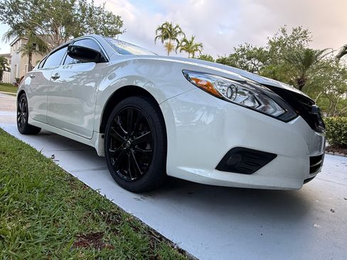 Used 2018 Nissan Altima 2.5 SR w/ SR Midnight Edition image 9