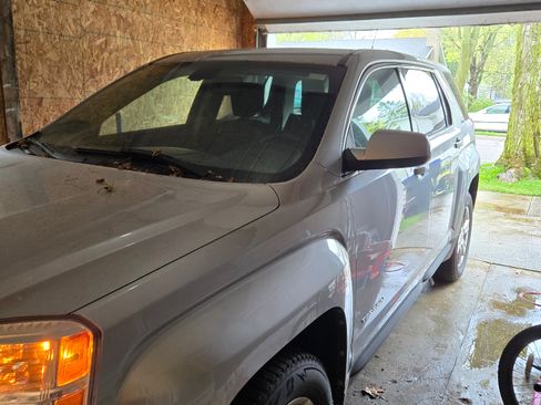 Used 2011 GMC Terrain SLE FWD image 2