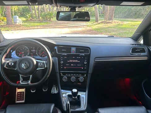 Used 2019 Volkswagen GTI SE FWD image 21