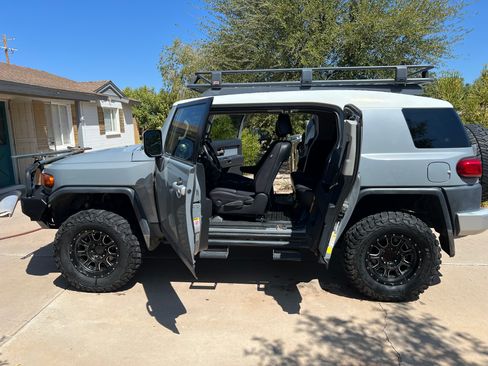 Used 2014 Toyota FJ Cruiser 4WD w/ Upgrade Package image 6