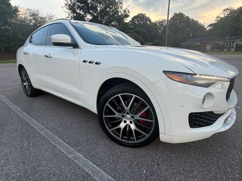 Used 2017 Maserati Levante w/ Sport Package AWD/4WD image 10