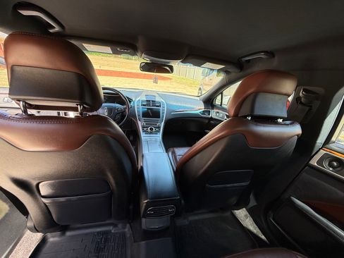 Used 2018 Lincoln MKZ Reserve w/ Technology Package image 9