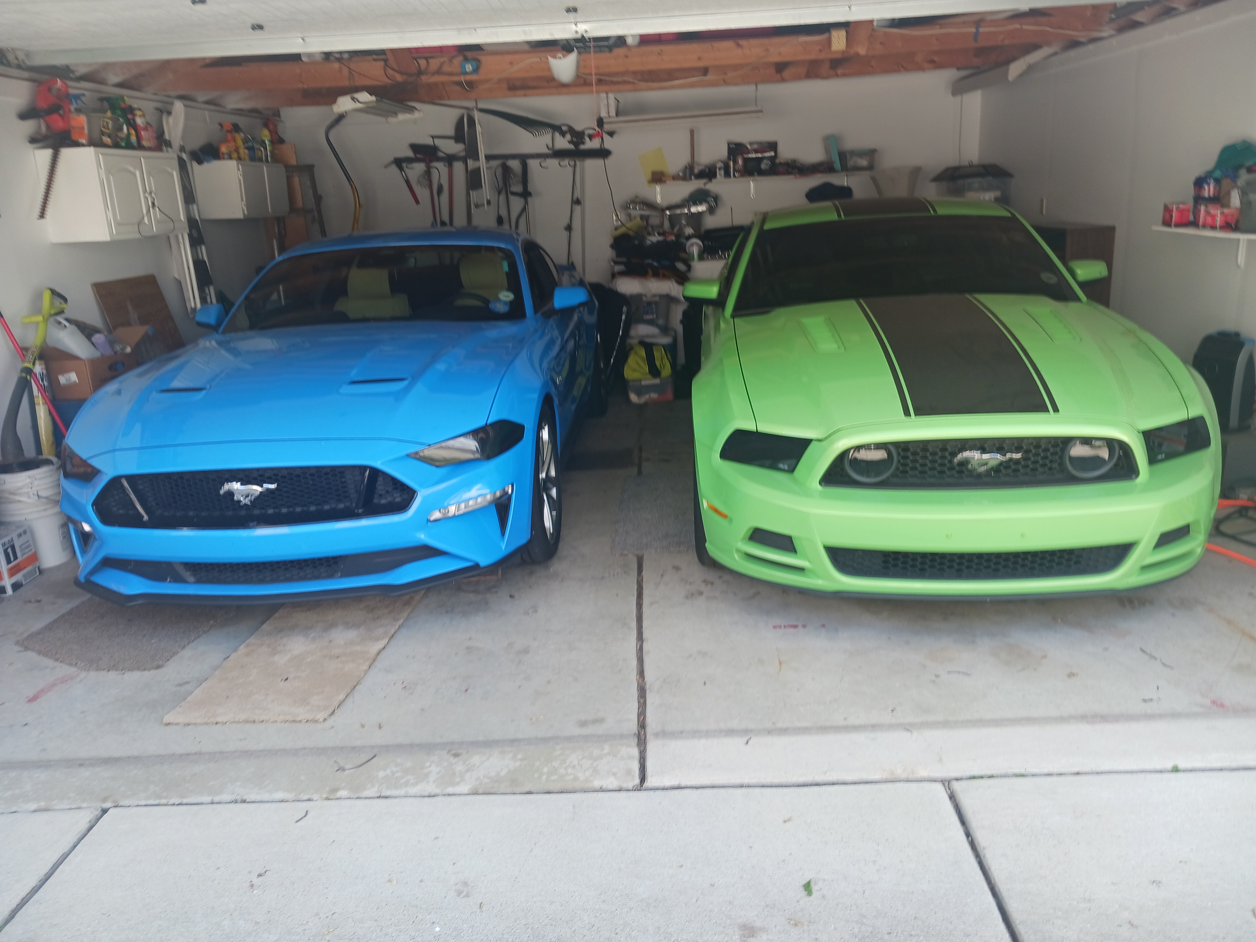 Used 2014 Ford Mustang GT w/ Electronics Package RWD image 32