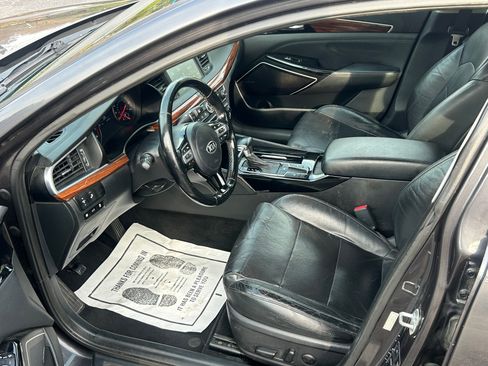 Used 2017 Kia Cadenza Premium w/ Luxury Package image 11