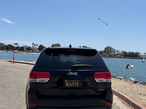 Used 2017 Jeep Grand Cherokee Laredo RWD image 4