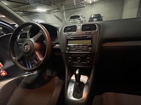 Used 2011 Volkswagen Golf 4-Door FWD image 11