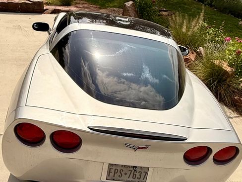 Used 2006 Chevrolet Corvette Coupe w/ Preferred Equipment Group RWD image 5