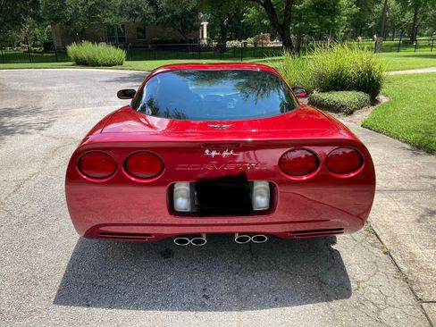 Used 2004 Chevrolet Corvette Coupe w/ Roof Package RWD image 5