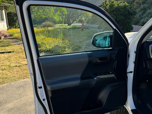 Used 2018 Toyota Tacoma SR5 image 25