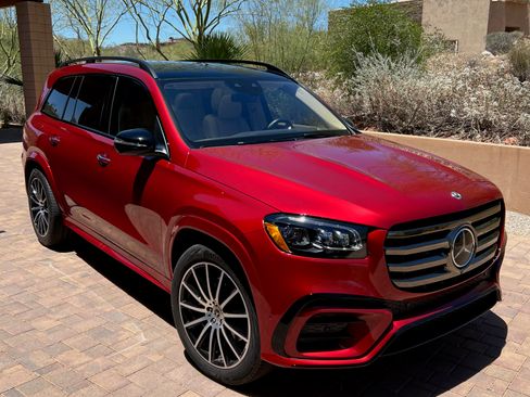 Used 2025 Mercedes-Benz GLS 450 4MATIC image 2