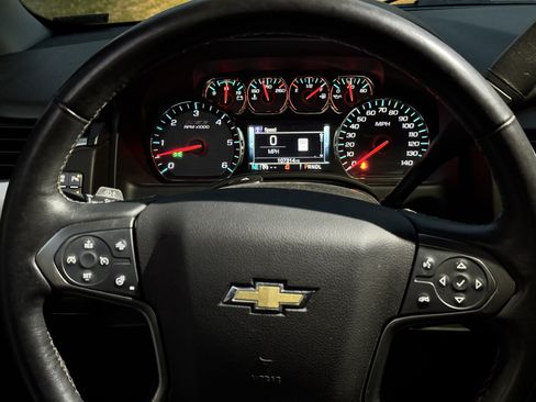 Used 2017 Chevrolet Suburban LT image 11