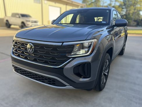 Used 2024 Volkswagen Atlas Cross Sport SE image 30