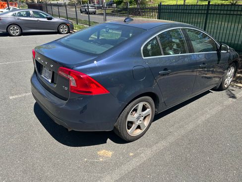 Used 2012 Volvo S60 T5 image 2