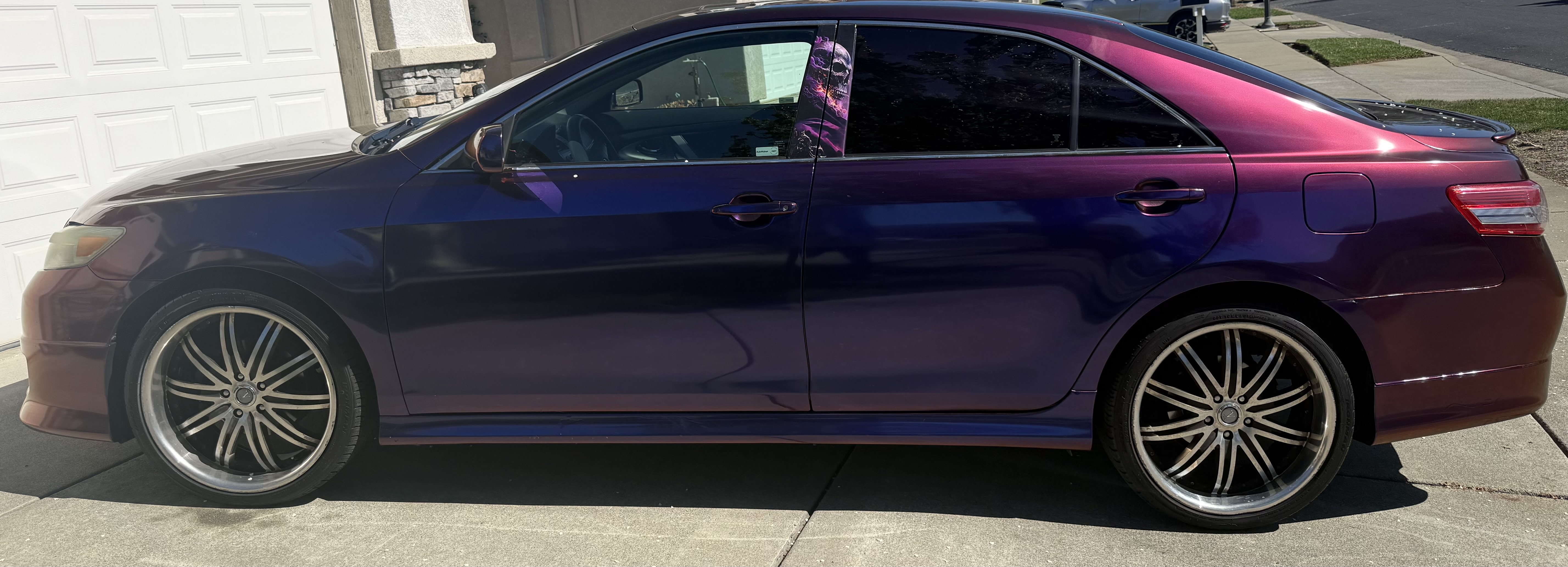 Used 2011 Toyota Camry SE w/ SE Extra-Value Pkg #1 FWD image 4
