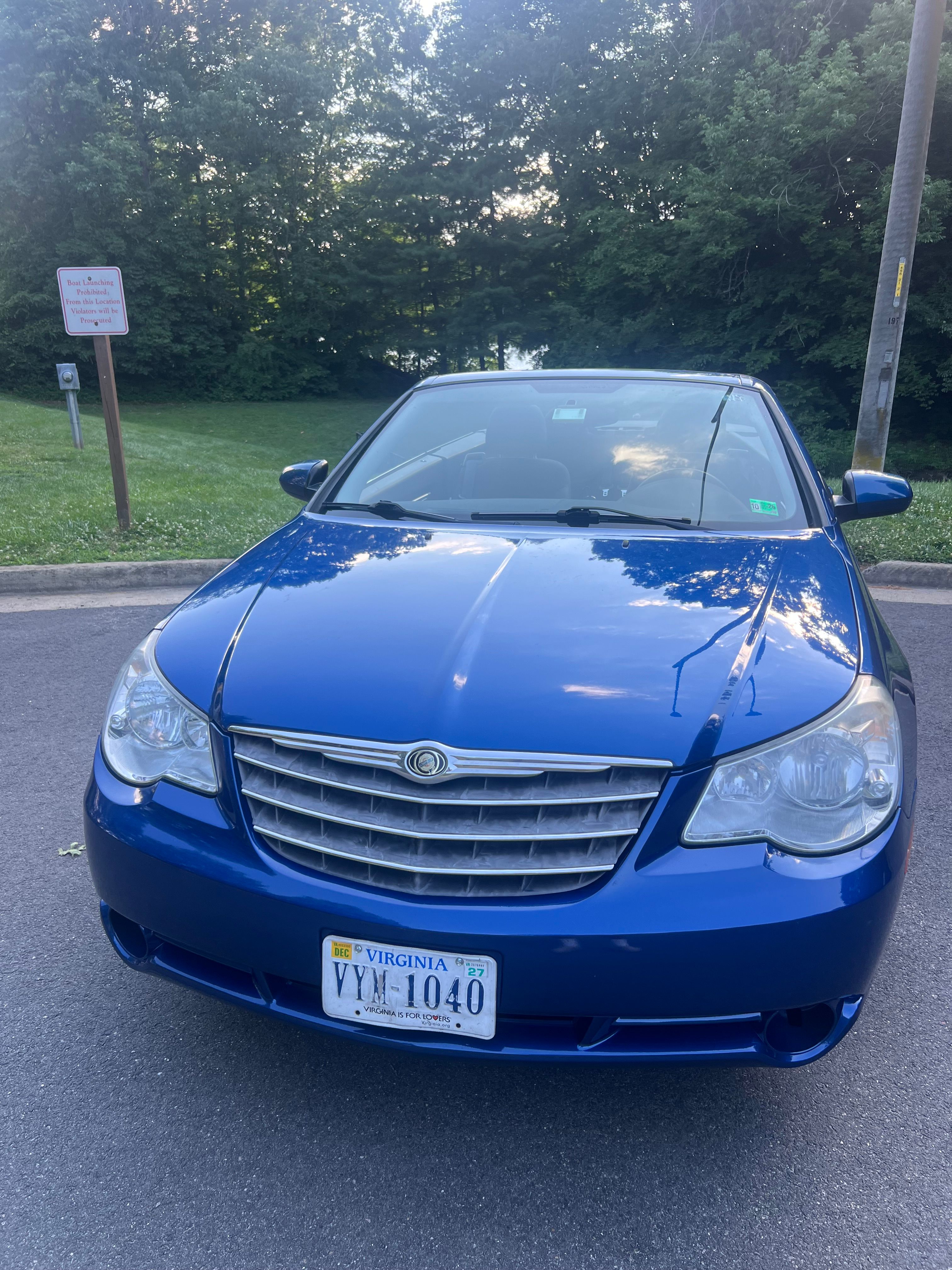 Used 2010 Chrysler Sebring Touring FWD image 2