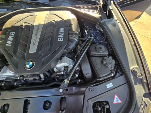 Used 2011 BMW 550i Sedan image 24