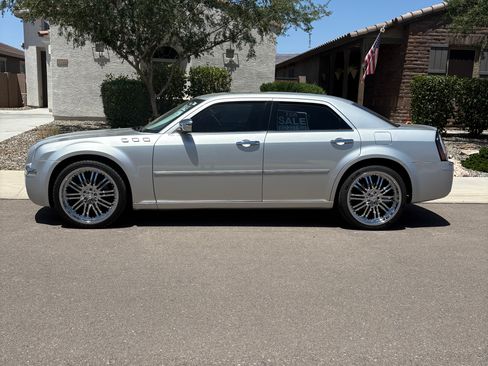 Used 2007 Chrysler 300 Touring L RWD image 9