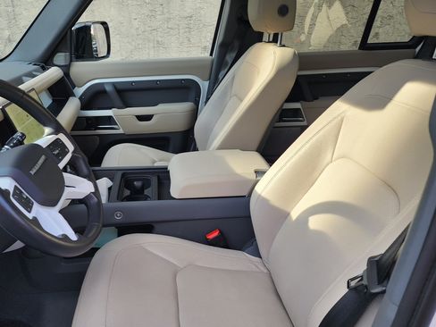 Used 2023 Land Rover Defender 130 S image 5