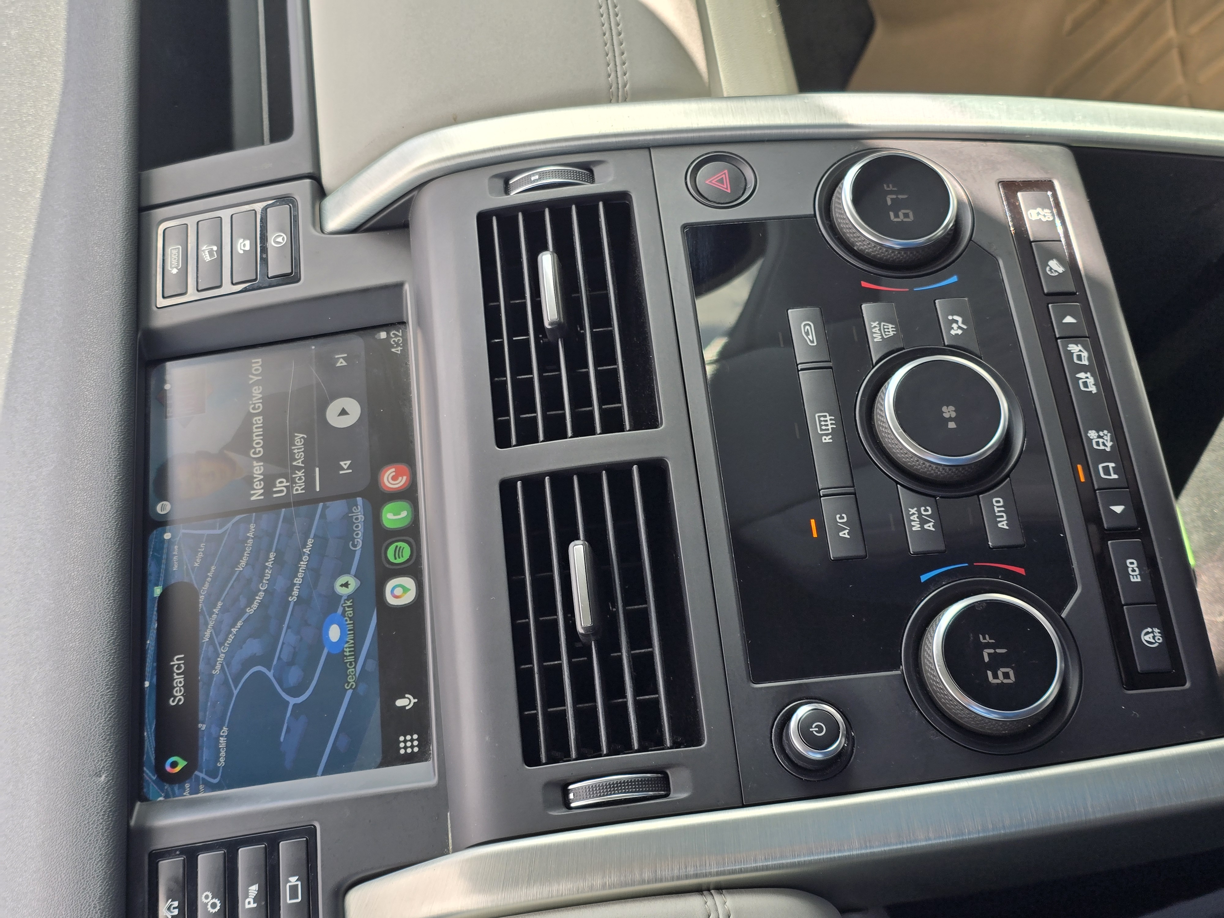 Used 2019 Land Rover Discovery Sport SE AWD/4WD image 9