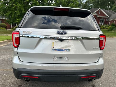 Used 2017 Ford Explorer 4WD image 2