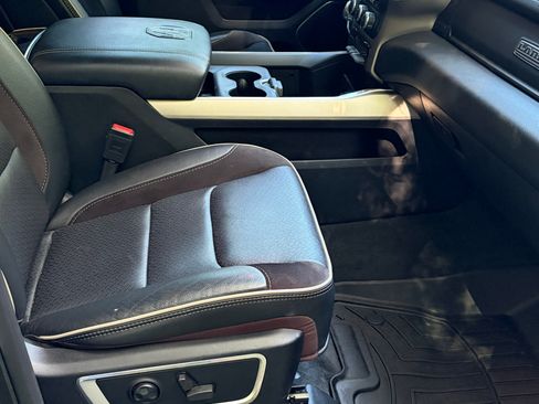 Used 2021 RAM 1500 Laramie AWD/4WD image 11