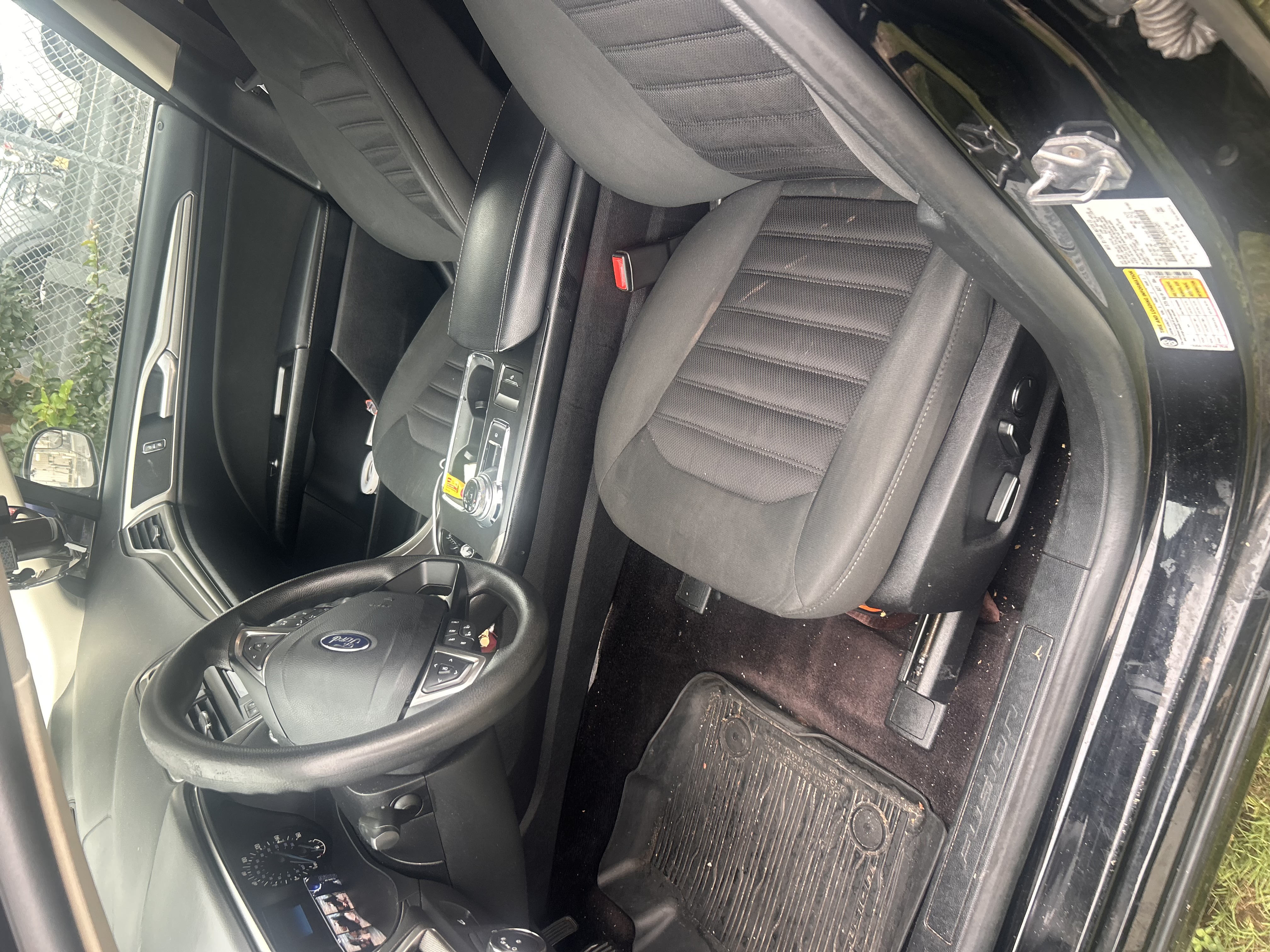 Used 2017 Ford Fusion SE FWD image 6
