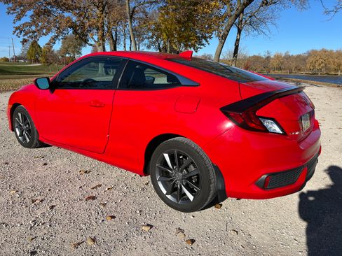 Used 2020 Honda Civic EX image 2