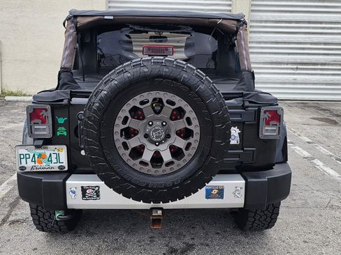 Used 2013 Jeep Wrangler Unlimited Sahara w/ Connectivity Group AWD/4WD image 4