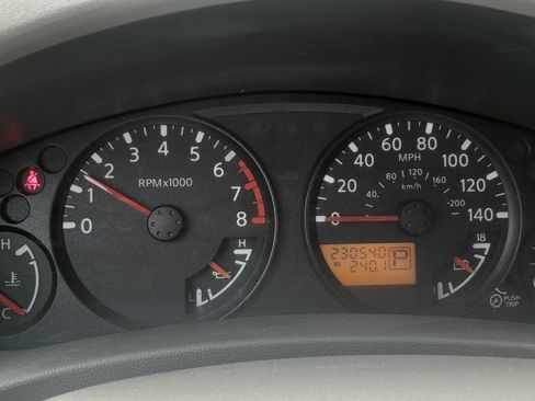 Used 2007 Nissan Frontier SE w/ SE Value Truck Pkg image 9