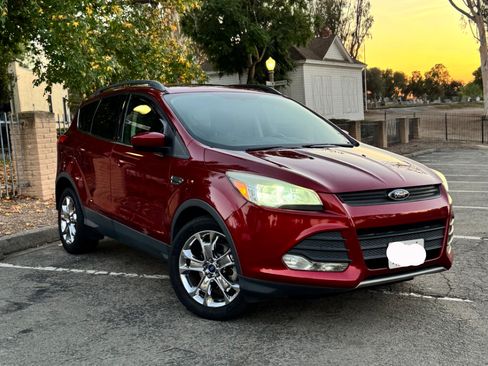 Used 2016 Ford Escape SE w/ Equipment Group 201A image 4