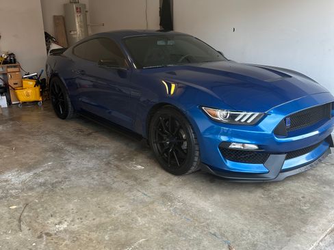 Used 2017 Ford Mustang Shelby GT350 w/ Electronics Package RWD image 2