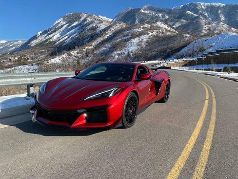 Used 2025 Chevrolet Corvette Z06 w/ Z07 Performance Package image 2