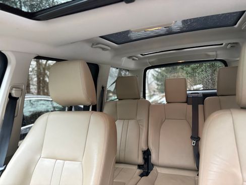 Used 2011 Land Rover LR4 HSE image 9