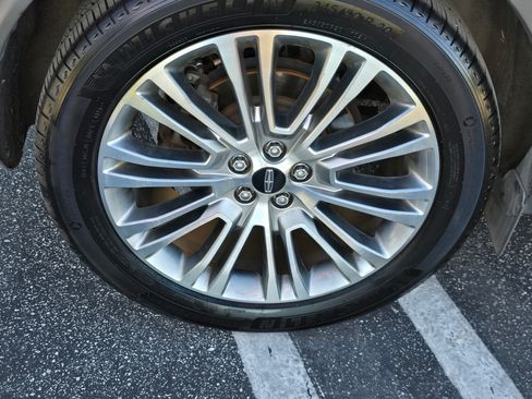 Used 2017 Lincoln MKX Reserve image 13