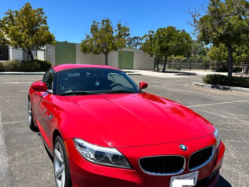 Used 2015 BMW Z4 sDrive28i image 2