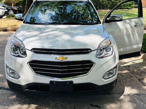 Used 2017 Chevrolet Equinox Premier w/ Enhanced Convenience Package AWD/4WD image 5