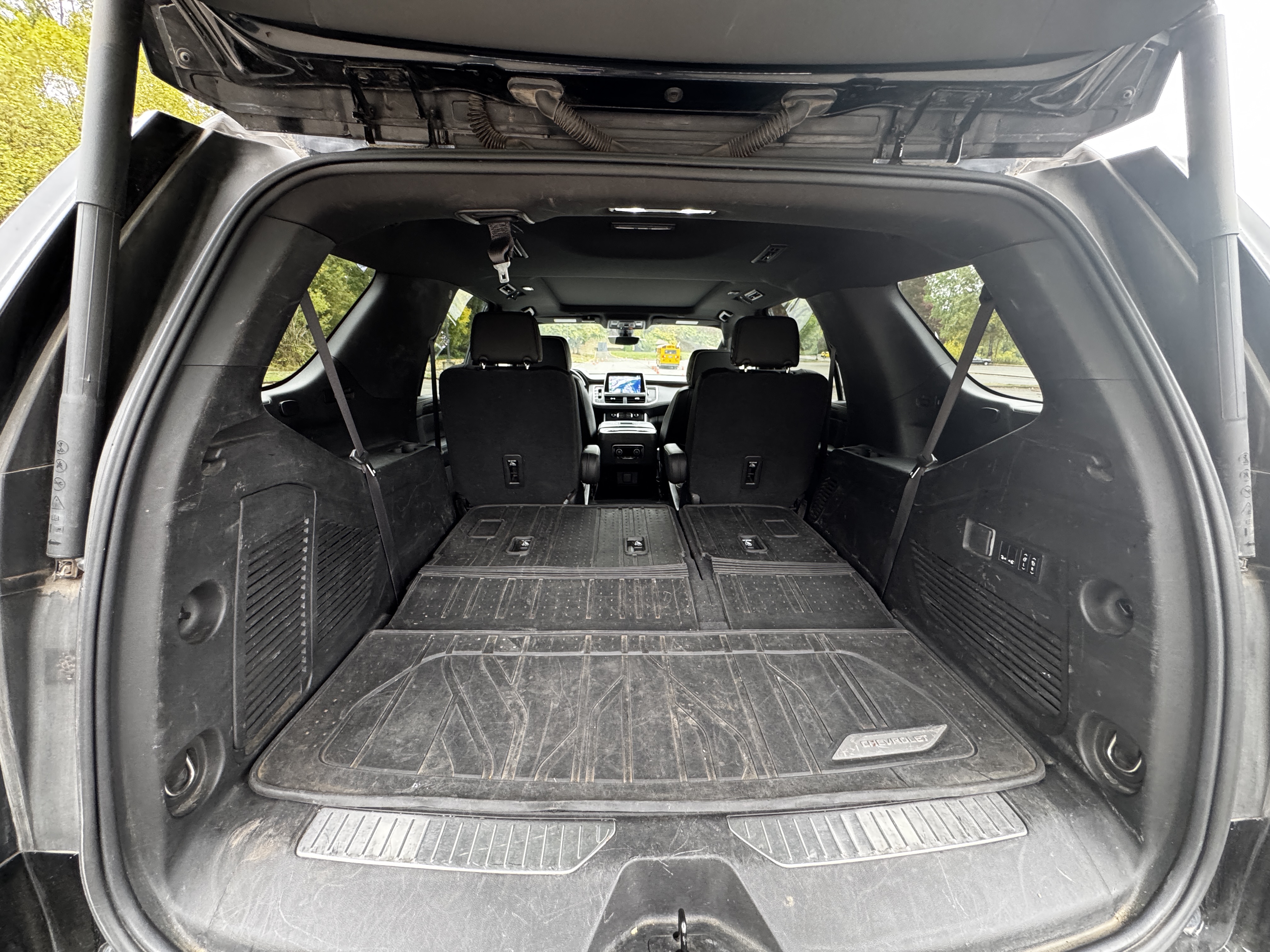 Used 2021 Chevrolet Tahoe Premier w/ Premium Package AWD/4WD image 18