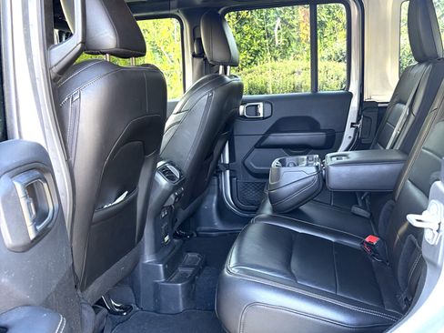Used 2018 Jeep Wrangler Unlimited Sahara AWD/4WD image 6