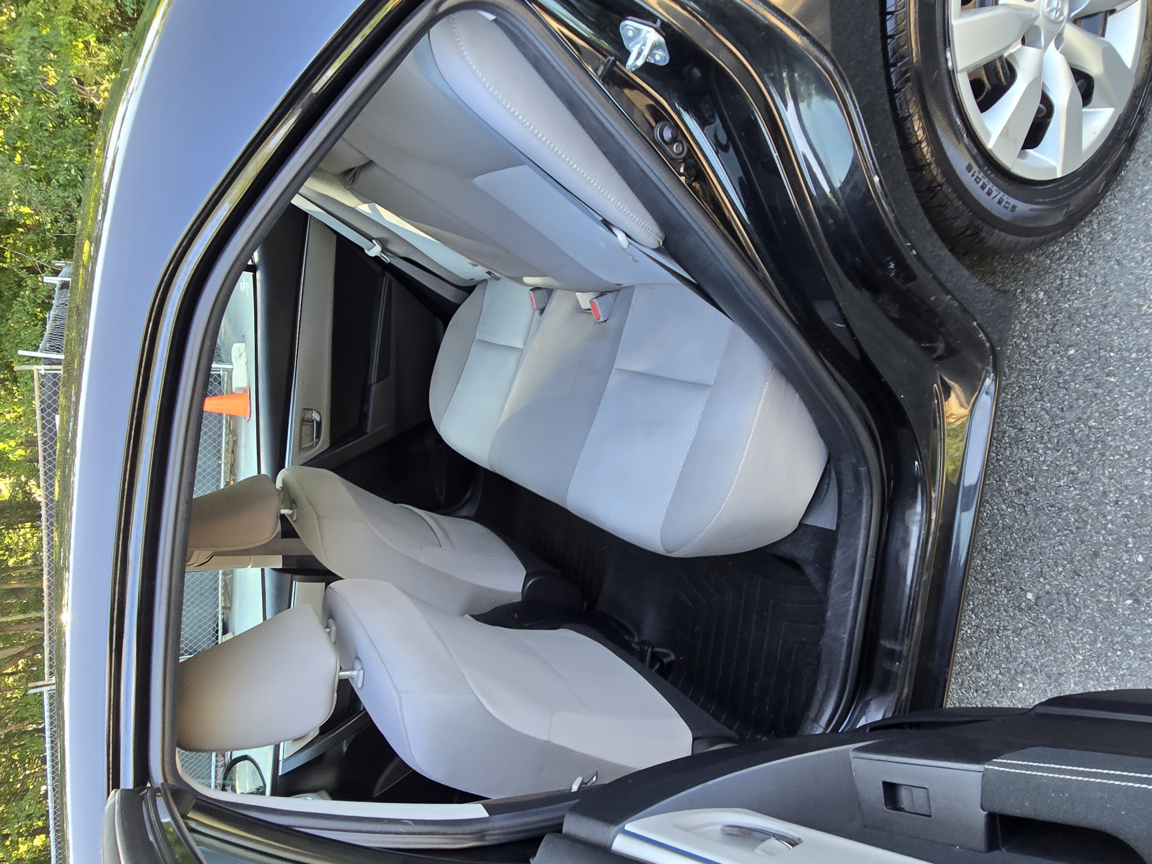 Used 2016 Toyota Corolla LE FWD image 11