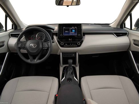 Used 2022 Toyota Corolla Cross L image 6