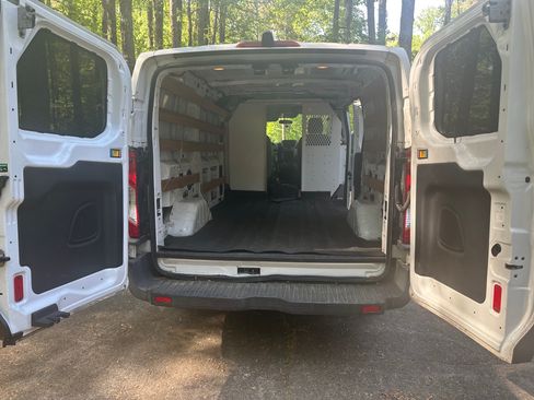 Used 2015 Ford Transit 250 130 Low Roof w/ Exterior Upgrade Package image 4
