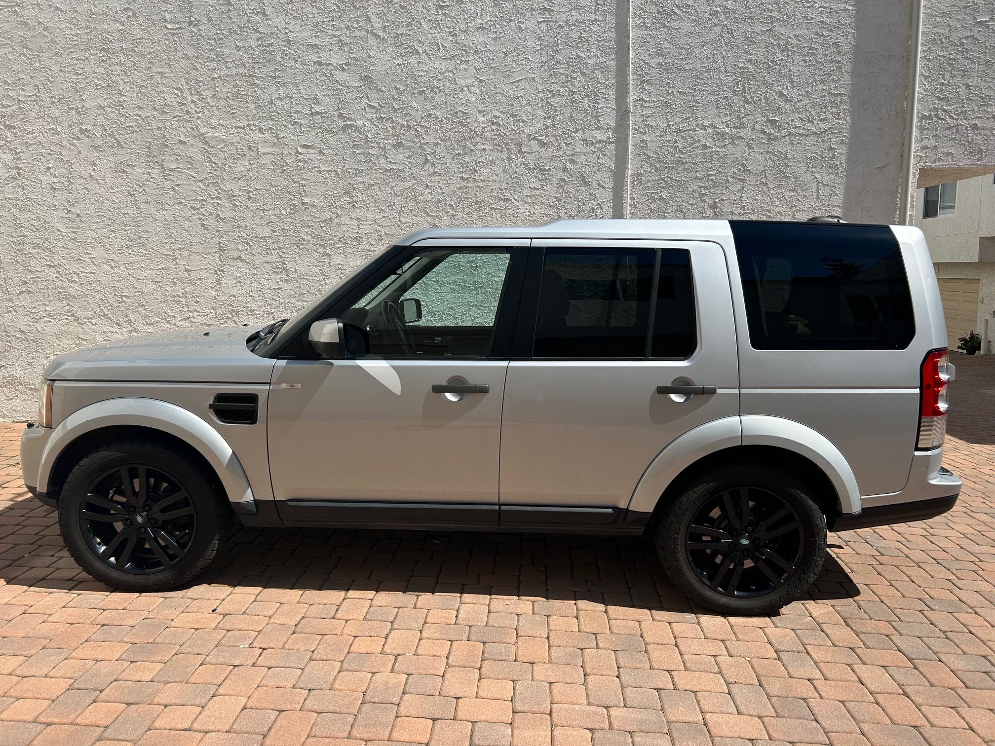 Used 2011 Land Rover LR4 HSE AWD/4WD image 6